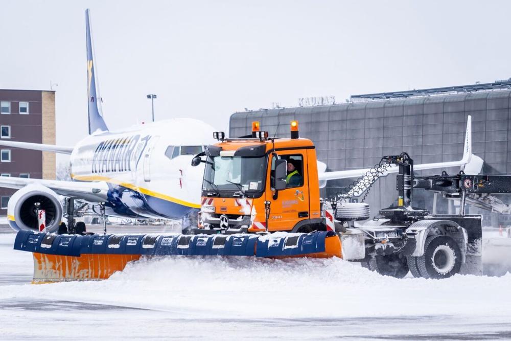 Sniego valymas oro uoste | ltou.lt nuotr.