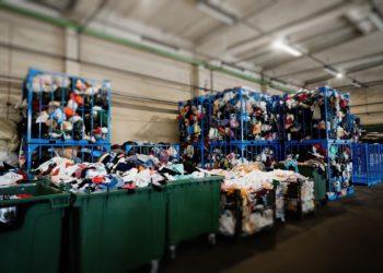 Tekstilės rūšiavimo centre patekę radiniai stebina | „Ecoservice“ nuotr.