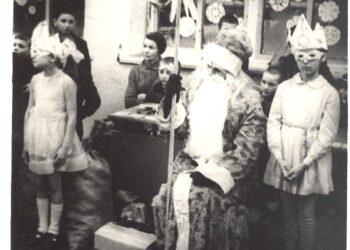 Naujametinė popietė Kaišiadorių r. Janušonių aštuonmetėje mokykloje. XX a. 8-asis dešimtmetis. | Asmeninė nuotrauka