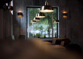 Šiuolaikiniai šviestuvai: kaip nepasiklysti renkantis?