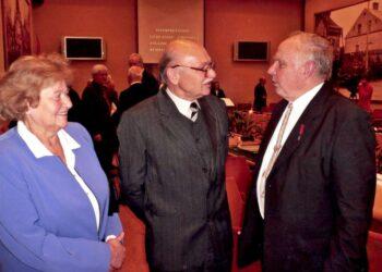 Minėjimo, skirto Lietuvos Helsinkio grupės 30-mečiui, Iš kairės: Angelė Ragaišienė, R. J. Ragaišis, vienas žymiausių Latvijos disidentų Ints Calitis (Lietuvos Respublikos Seimas, 2007 m. sausis) | R. J. Ragaišio asmeninio archyvo nuotr.