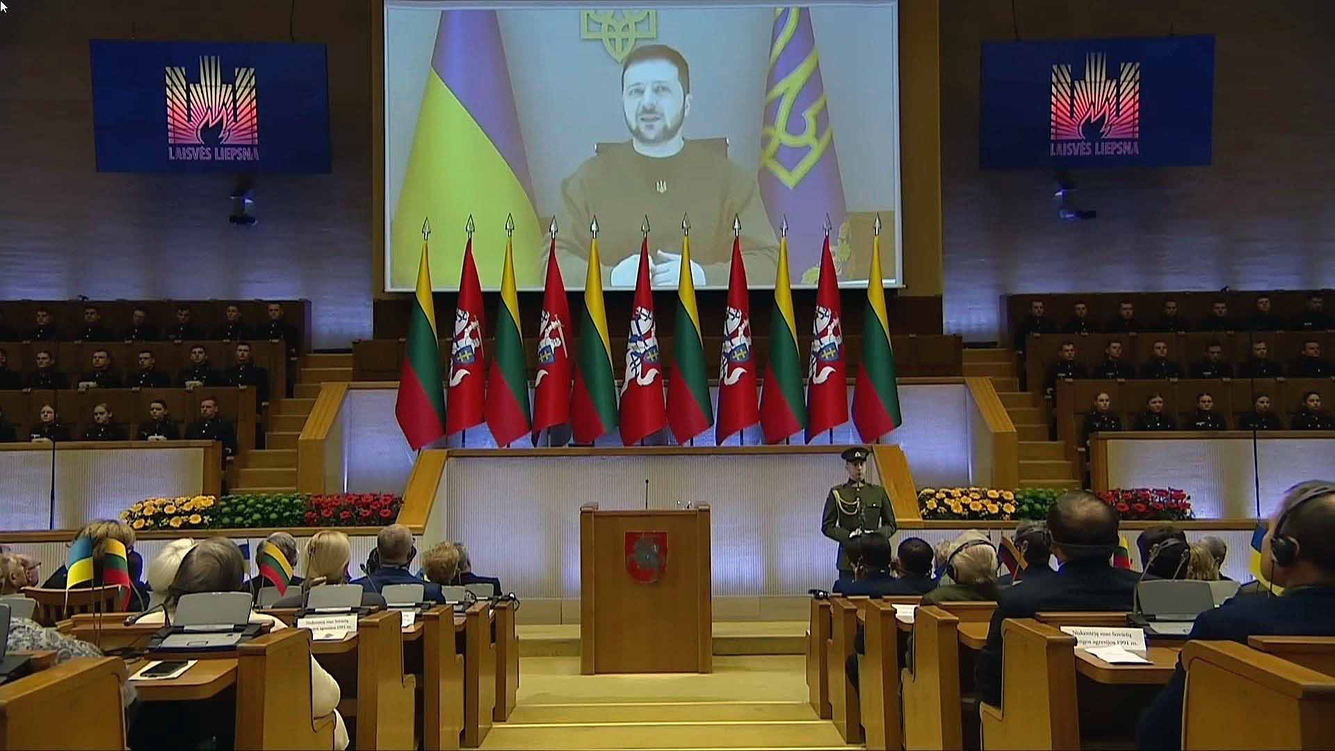 Ukrainos prezidento Volodymyro Zelenskio kalba atsiimant 2022-ųjų Lisvės premija Lietuvos Respublikos Seime | Alkas.lt ekrano nuotr.