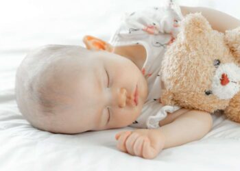 Kodėl svarbu nustatyti pastovų kūdikio miego laiką | freepik.com nuotr.