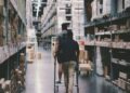 Parduotuvės erdvė - kokie stelažai tinkamiausi? | pexels.com nuotr.