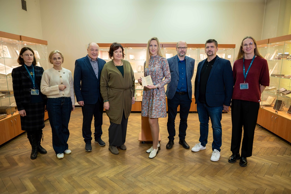 Ąžuolyno bibliotekoje atrastas išskirtinis leidinys! | azuolynobiblioteka.lt nuotr.