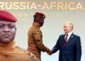 Putinas susitinka su nerinktu Burkina Faso prezidentu, ministru pirmininku ir režimo galva Ibrahimu Traorė Sankt Peterburge, 2023 m. liepa | Alkas.lt koliasžas