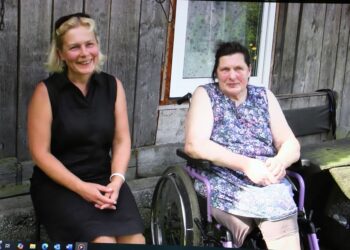 Laima Virginija Mačėnienė (gim. Scherk‘us) ir Herta Kalvienė (gim. Kramp) (1943–2023) Vabalų k. 2018 m. | Filmo stop kadras