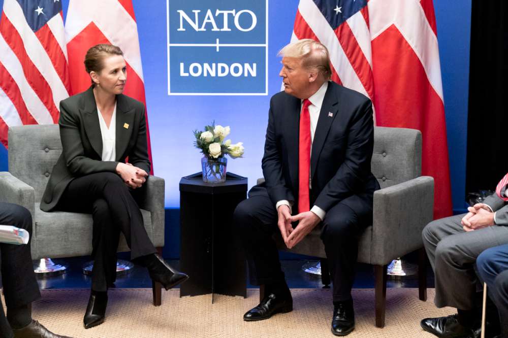 Frederiksen su tuometiniu JAV prezidentu D. Trampu per NATO susitikimą 