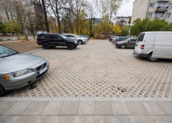 Automobilių stovėjimo aikštelė