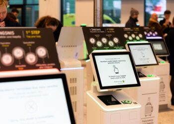Pasiruošimas pradžiai: Vilniaus oro uosto naujajame išvykimo terminale vyksta masinis bandymas