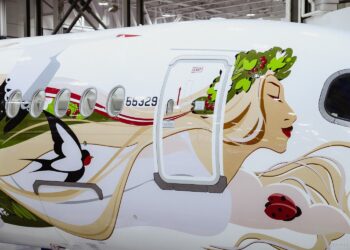 „airBaltic“ pristato 50-ąjį specialiai apipavidalintą „Airbus A220-300“ orlaivį