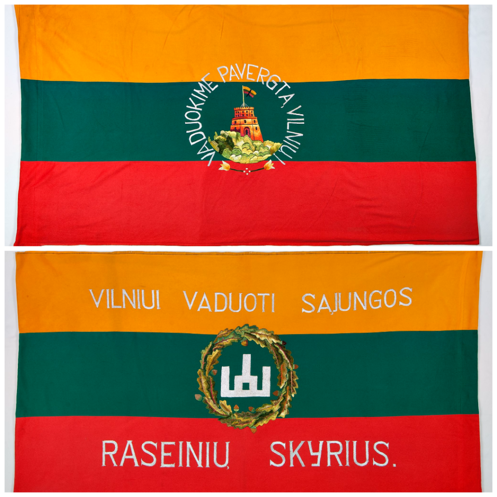 Vilniui vaduoti sąjungos Raseinių skyriaus vėliava, XX a. 3-4 deš. Vėliavos dydis 193 x 104 cm | Vytauto Didžiojo karo muziejaus rinkinių nuotr. 