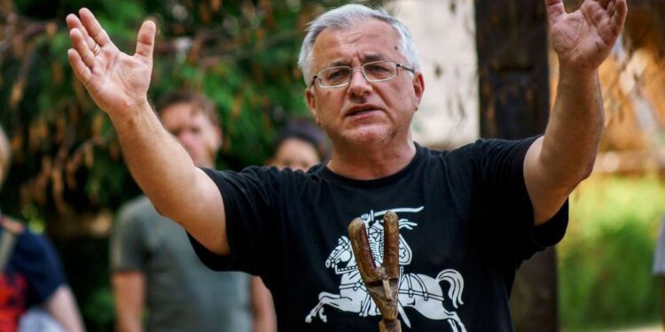 Jonas Vaiškūnas kalba Stebykloje