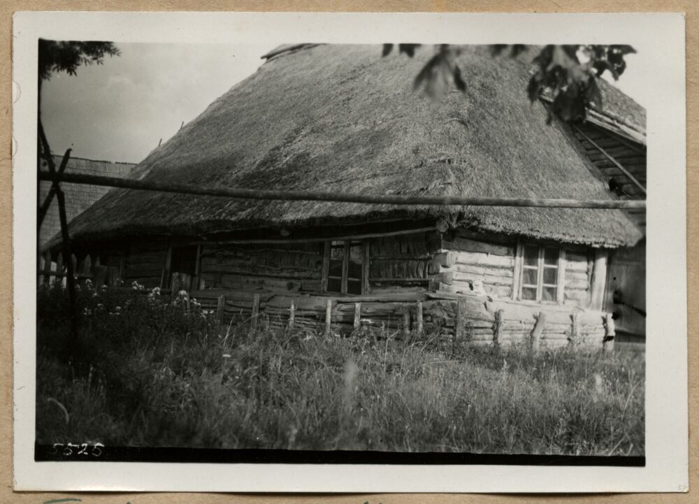 Antano Raudonio gyvenamojo namo ir ūkinių pastatų fotografijos XI