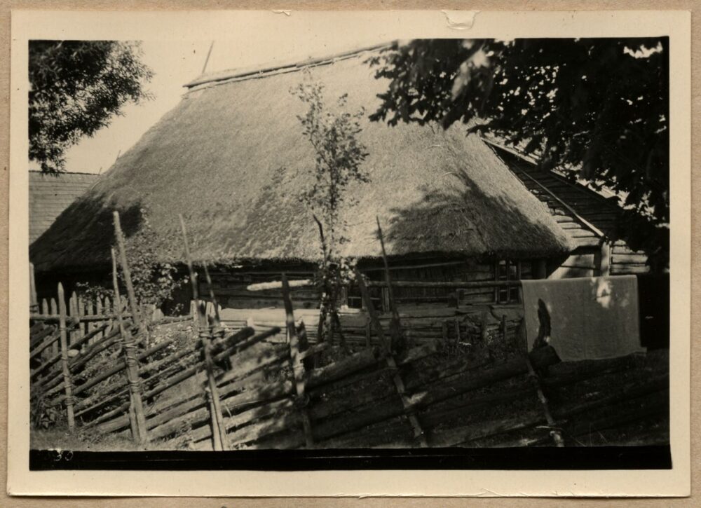 Antano Raudonio gyvenamojo namo ir ūkinių pastatų fotografijos VIII