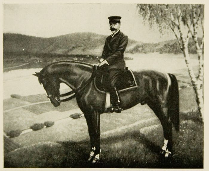 Prezidentas A. Smetona ant žirgo „Perkūnas“ dailininko József Senyei paveiksle. Kardas, 1935, Nr. 12, viršelyje | Istorinės Lietuvos Respublikos Prezidentūros Kaune archyvo nuotr.