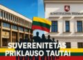 Seimo ir Konstitucinio Teismo pastatai, priekyje – Lietuvos žmonių siluetai su trispalve ir užrašu „Suverenitetas priklauso Tautai“ (Konstitucijos 2 str.)