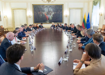 Prezidentas susitiko su ES ambasadoriais