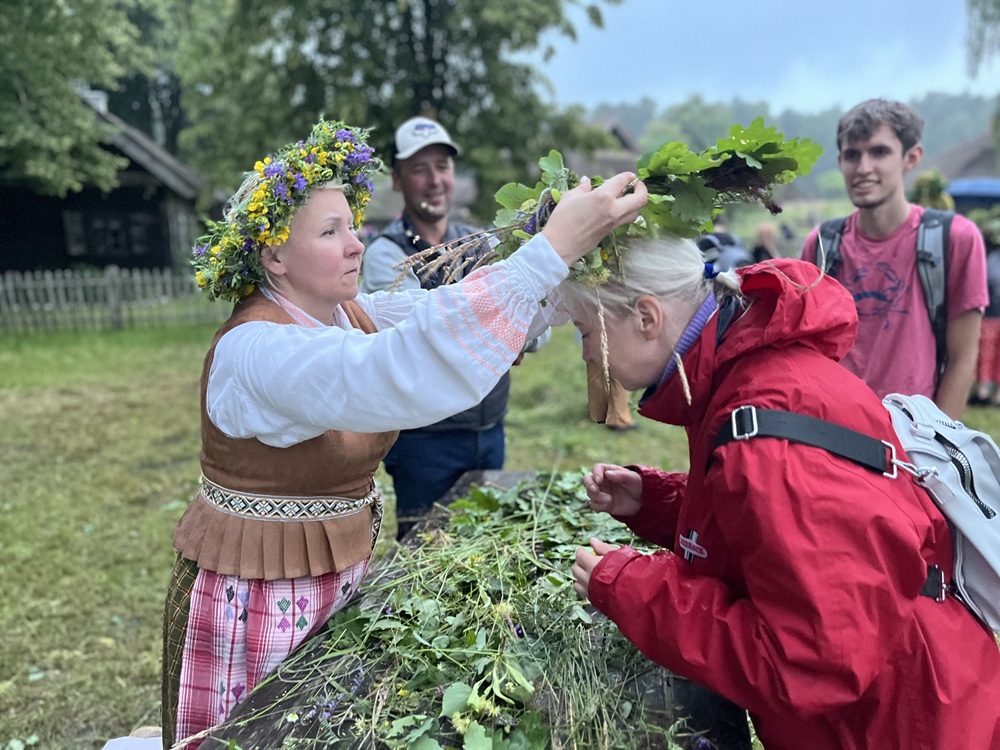 Joninių naktis Rumšiškėse: kai šnabžda žolynai, tyvuliuoja vanduo ir šoka ugnis | R. Adomavičienės nuotr.