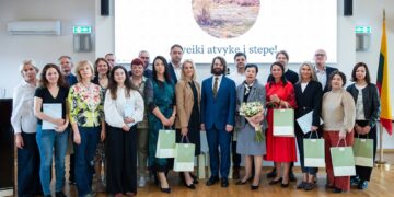 Ilgamečiams aplinkosaugininkams įteikti apdovanojimai | am.lrv.lt nuotr.