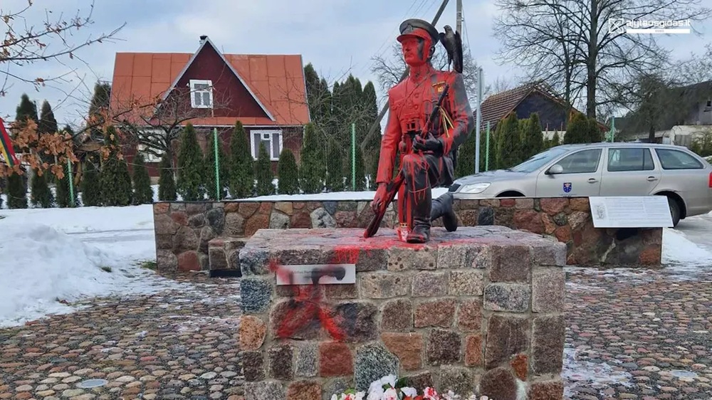 A. Ramanauskui–Vanagui atminti skirto paminklo išniekinimas