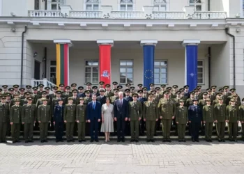 Karo akademijos absolventai