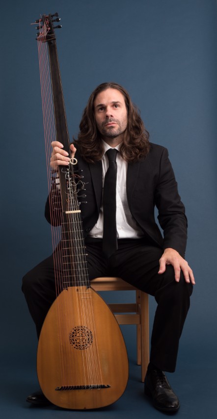 Migelis Rinkonas (Miguel Rincon) – teorba, barokinė gitara (Ispanija) 