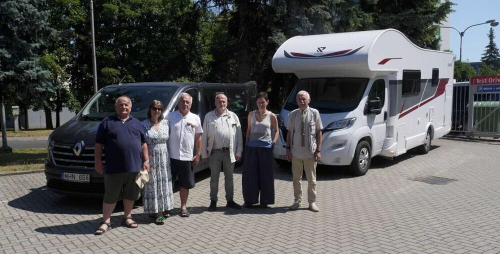 Ekspedicijos dalyviai (iš kairės į dešinė): Algimantas Sabaliauskas, Daiva Vaiškūnienė, Jonas Vaiškūnas, Gintaras Songaila, Jurgita Songailienė, Virginijus Kašinskas. Ekspedicijos dalyviai (iš kairės į dešinė): Algimantas Sabaliauskas, Daiva Vaiškūnienė, Jonas Vaiškūnas, Gintaras Songaila, Jurgita Songailienė, Virginijus Kašinskas.