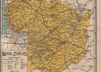 Vytauto Didžiojo karo muziejaus rinkiniuose saugomas Albino Iešmantos parengtas Lietuvos žemėlapis. Tai buvo priedas prie „Dirvos“ bendrovės leidinio „Lietuvos Taikos sutartis su Rusija“