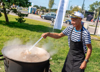 Žvejai verda žuvienę