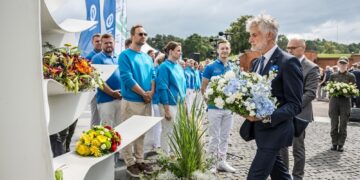Po didingais Albatroso sparnais padėkota gyvenimą jūrai ir uostui paskyrusiems