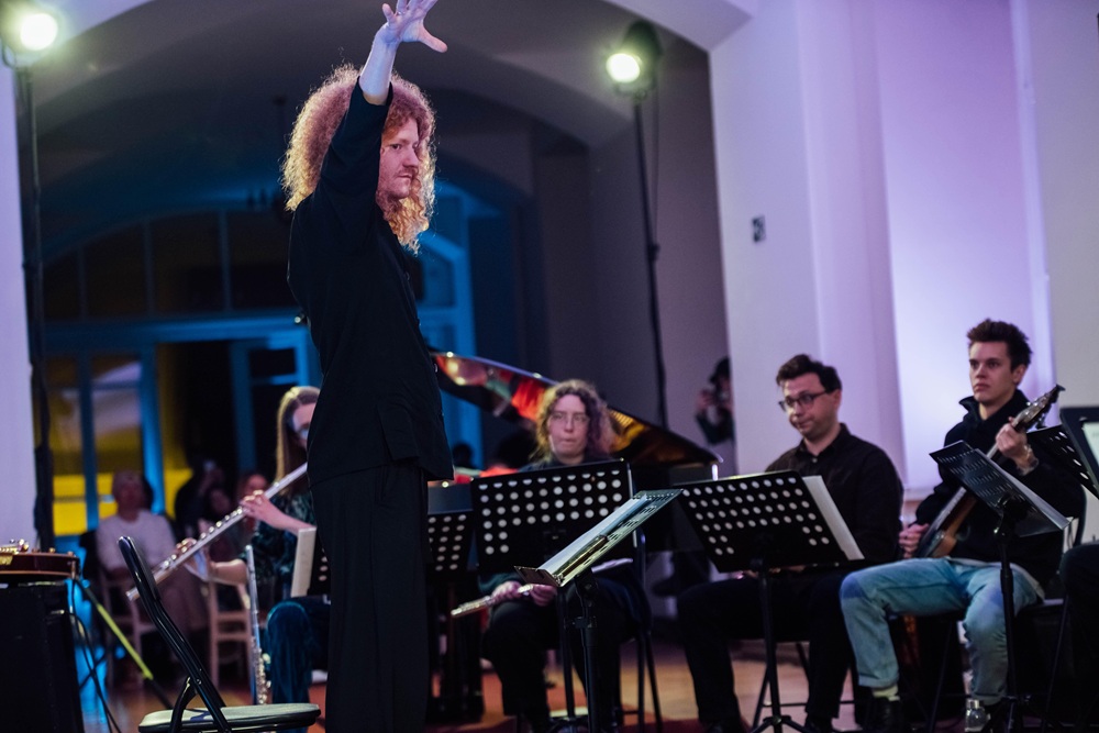 Šiuolaikinė muzika Kintuose – koncertai, svarstantys apie ateitį, jaunystę ir bendruomeniškumą