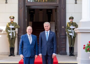 Albertas II ir Gitanas Nausėda