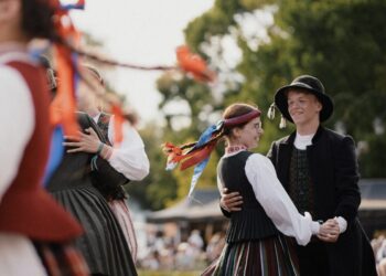 Polkos, suktiniai ir kiti smagumai: akcija „Visa Lietuva šoka“ vėl kviečia šokti