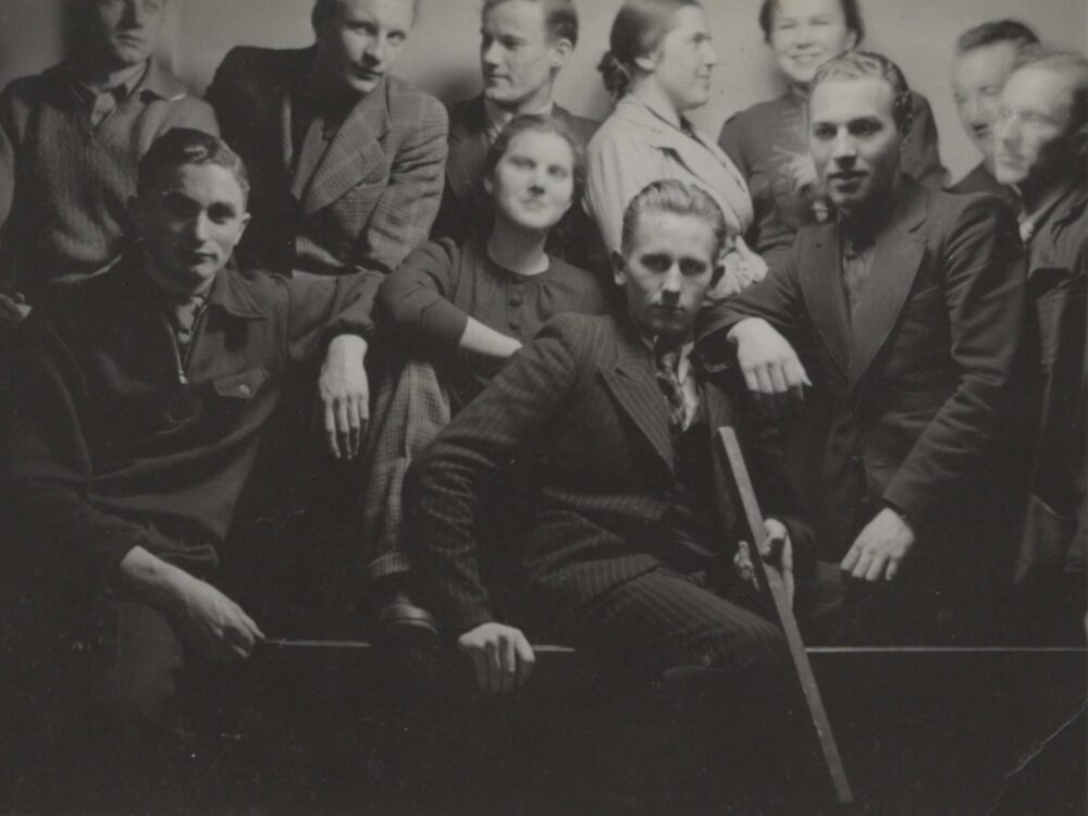 Studijų metai Kauno meno mokykloje. Kazys Varnelis – centre, apie 1939 m. 