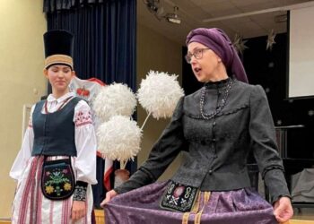 Vaida Galinskienė (dešinėje), Šilutės pirmos gimnazijos, lietuvių kalbos, literatūros ir retorikos mokytoja