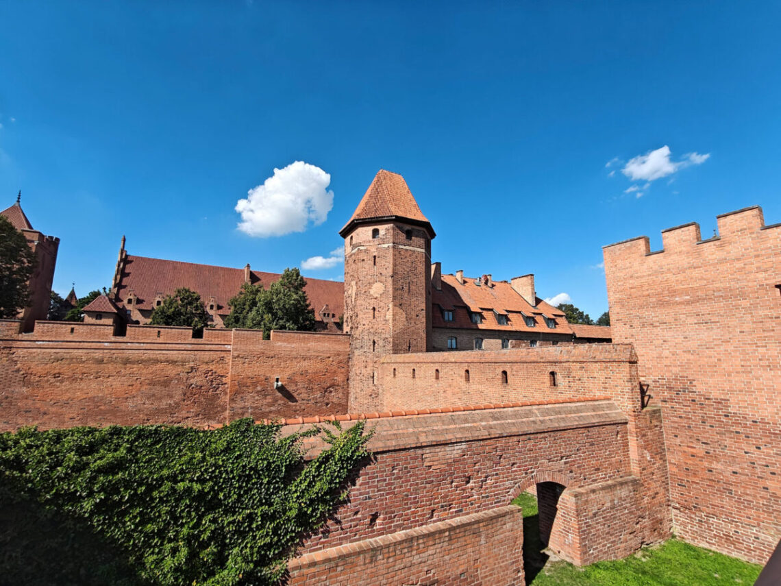 S. Birgelis. Marienburgo pilis: trys valandos tarp kryžiuočių tvirtovės sienų