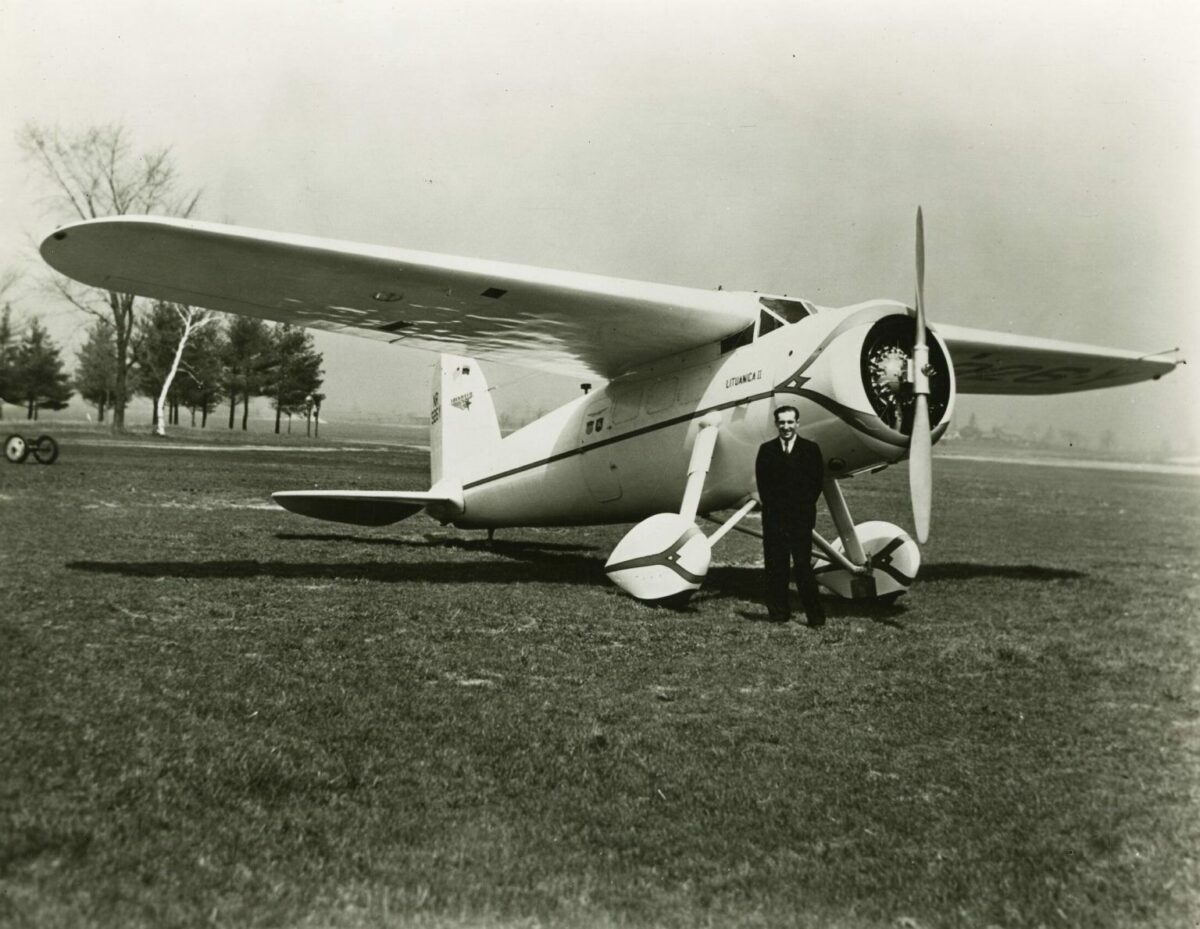 Vaitkus prie jau parengto skrydžiui lėktuvo