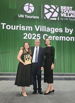 Apdovanojimą įteikė pasaulio turizmo organizacijos generalinis sekretorius Zurab Pololikashvili 