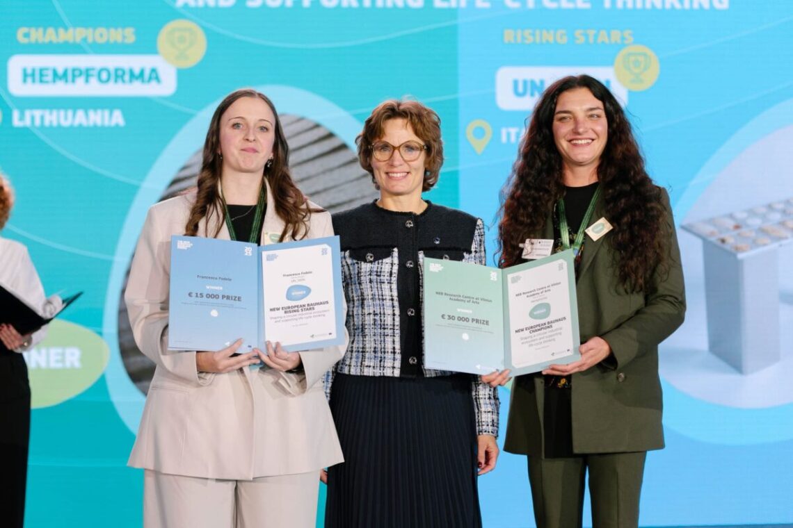 Lietuvė Briuselyje pelnė apdovanojimą už pluoštinių kanapių pramonės atgaivinimą