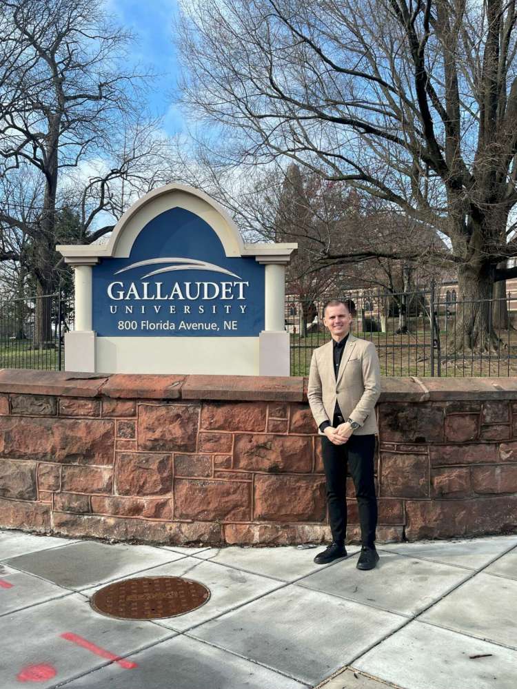 K. Vaišnora prie Gallaudet Universiteto