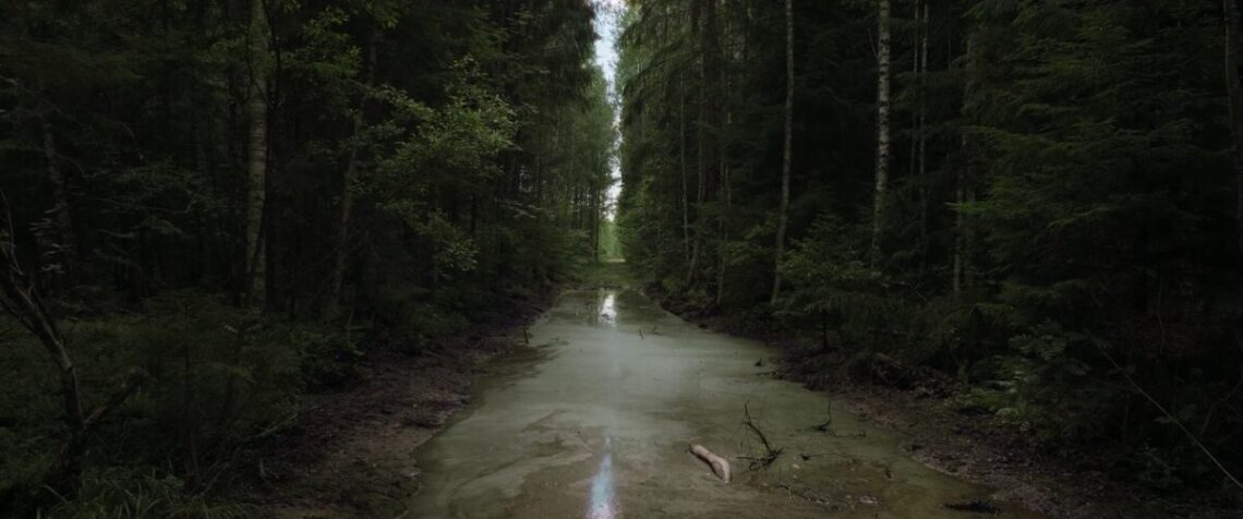 Kadras iš filmo „Vertikalūs pinigai“