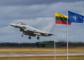 NATO naikintuvas virš Šiaulių bazės