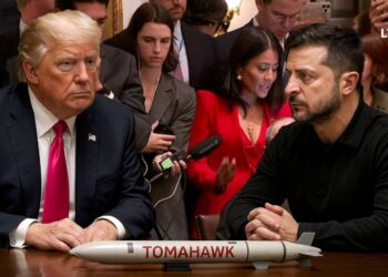 Donaldas Trampas ir Volodymyras Zelenskis prie stalo, tarp jų Tomahawk raketa – karo ar taikos simbolis