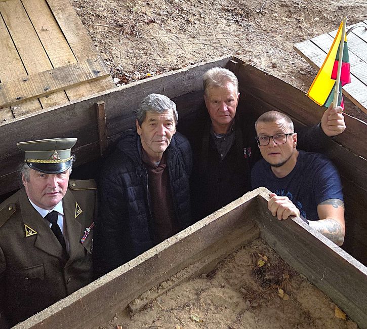 Pagerbti prieš 74-erius metus Bestraigiškės miške žuvę Dainavos apygardos partizanai 