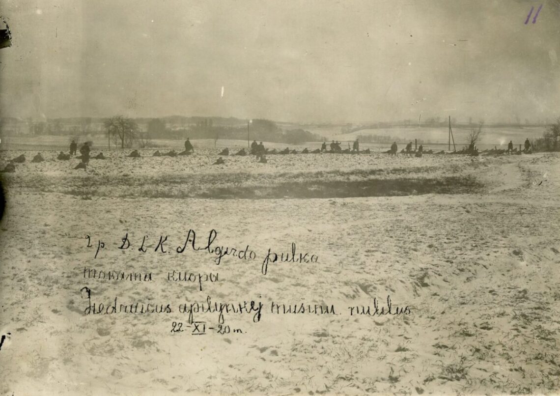 Lietuvos Kariuomenės 2-ojo pėstininkų Didžiojo Lietuvos kunigaikščio Algirdo pulko mokomoji kuopa Giedraičių apylinkėse mūšiui pasibaigus, 1920 m. lapkričio 20 d.