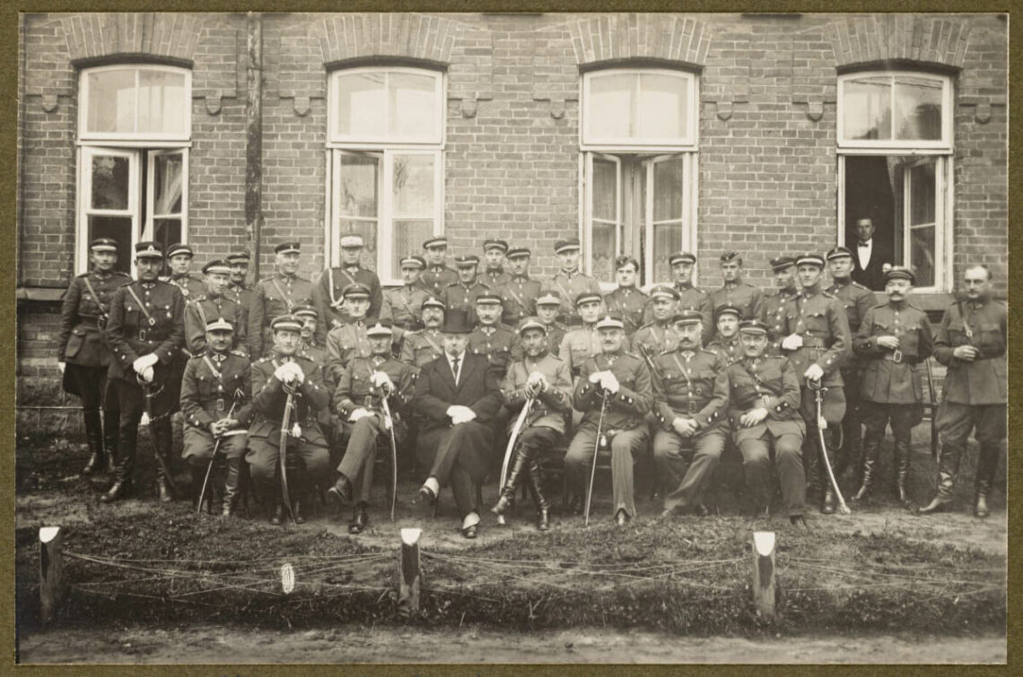 Lietuvos Respublikos prezidentas Aleksandras Stulginskis su karininkais. 1924–1926 m.