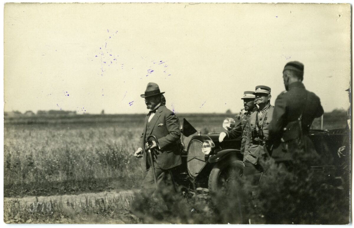 Lietuvos prezidentas Aleksandras Stulginskis aerodrome. XX a. 3 deš. Nežinomas fotografas 