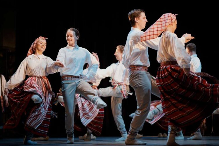 Studentų lietuvių liaudies muzikos šventė „Linksminkimos“