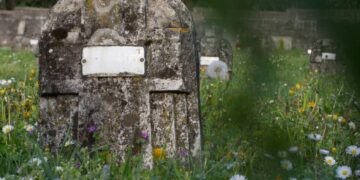 Aplinkos ministerija: ką svarbu žinoti apie neprižiūrimas kapavietes